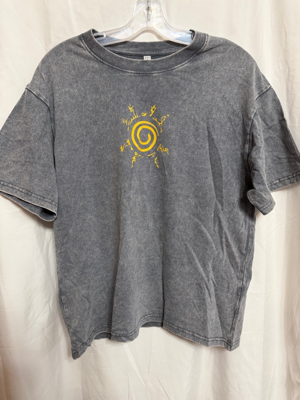 Vintage-Style Gray Short Sleeve Tee with Yellow Sun Graphic